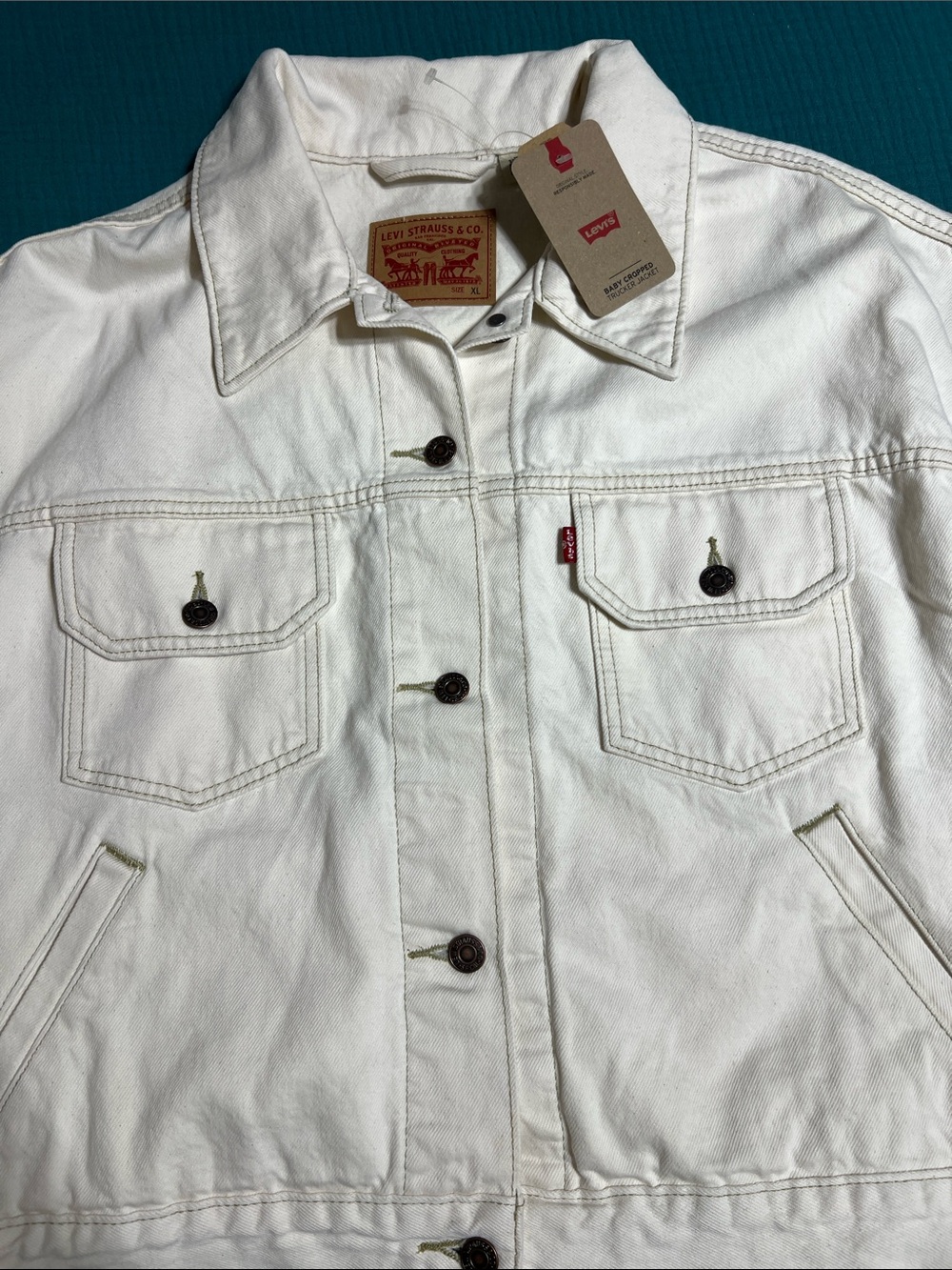 NWT! Levi’s Baby Cropped Trucker Jacket.  Cream size XL